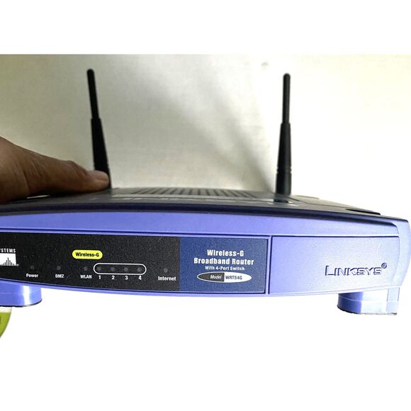 Linksys WRT54G 54 Mbps 4-Port 10/100 Wireless G WiFi Router - Picture 4 of 5